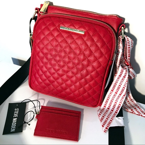 Steve Madden Handbags - 2 in 1 STEVE MADDEN Red BGlam Quilt Set 🎒✨